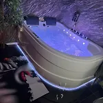 Avec Jacuzzi Privatif A Centre 10mn Des Plages Apartment