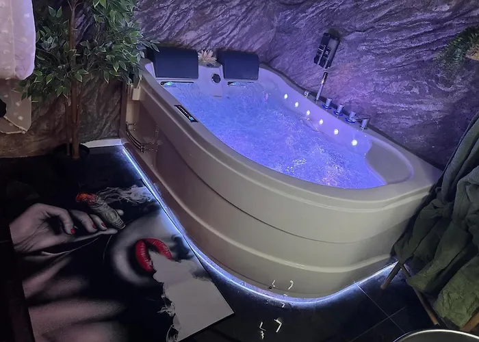 Avec Jacuzzi Privatif A Centre 10mn Des Plages Appartement