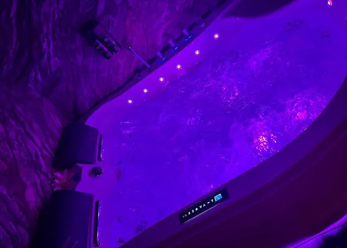 Avec Jacuzzi Privatif A Centre 10mn Des Plages Appartement *