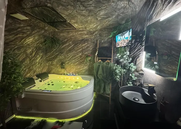 Avec Jacuzzi Privatif A Centre 10mn Des Plages